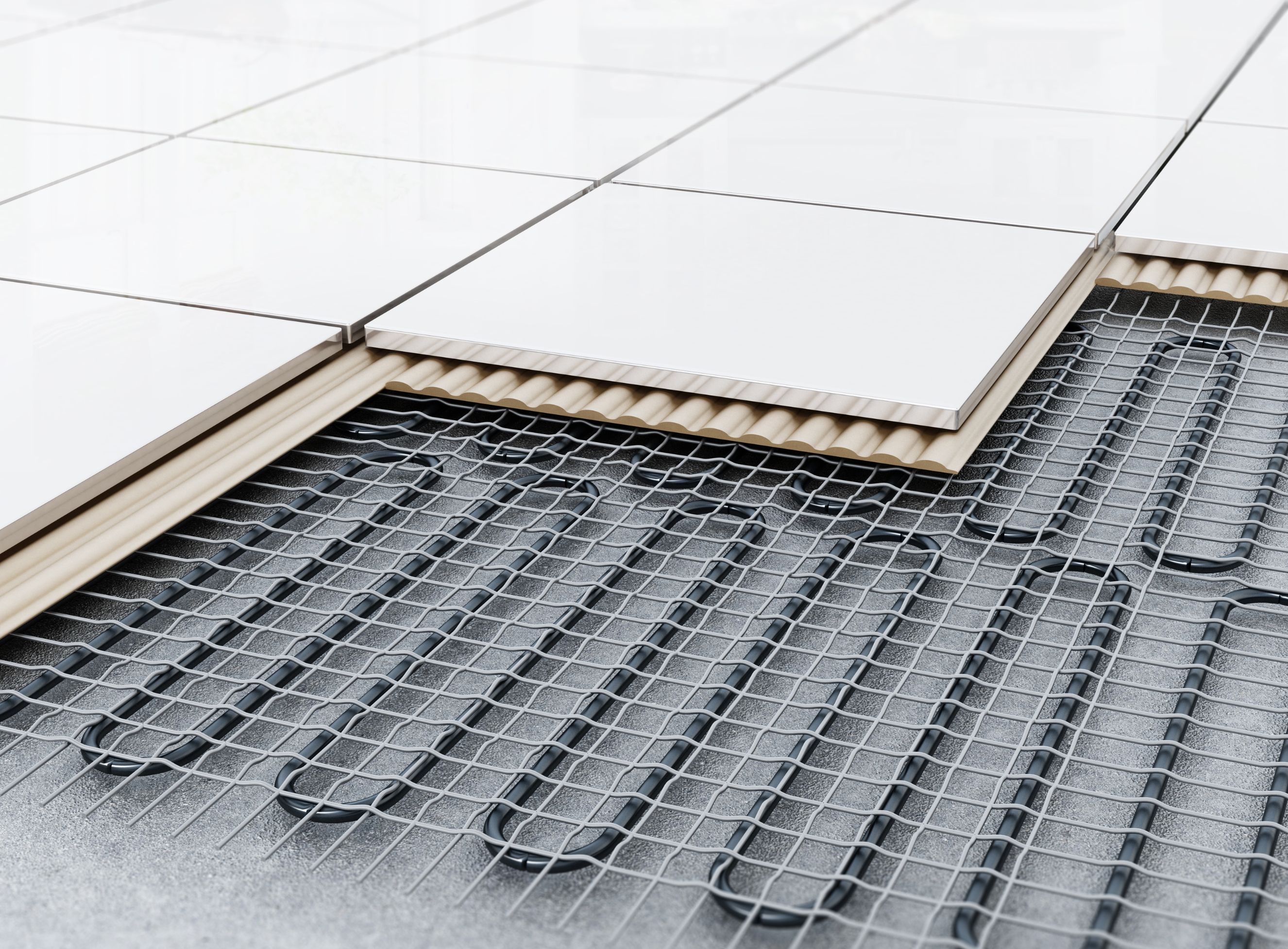 Vista in sezione di un sistema di riscaldamento a pavimento elettrico, con retina metallica separatrice e tubi posizionati ordinatamente per garantire una distribuzione uniforme del calore. Il design evidenzia l'efficienza della tecnologia a bassa temperatura.